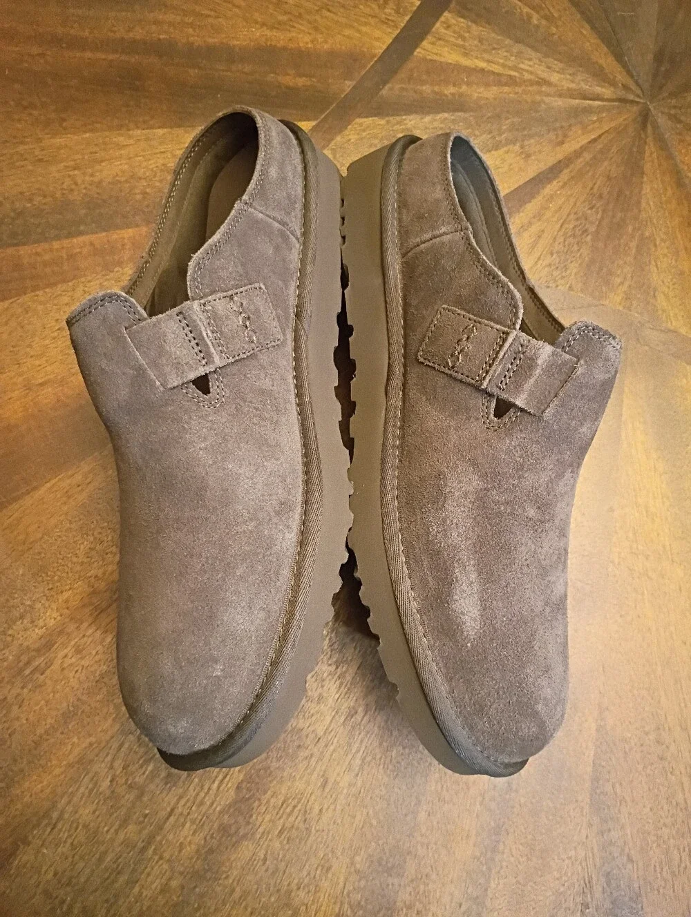 NWT UGG New Heights Mule Clog Gray Suede Men's Size 11 NWB Style 1178852
